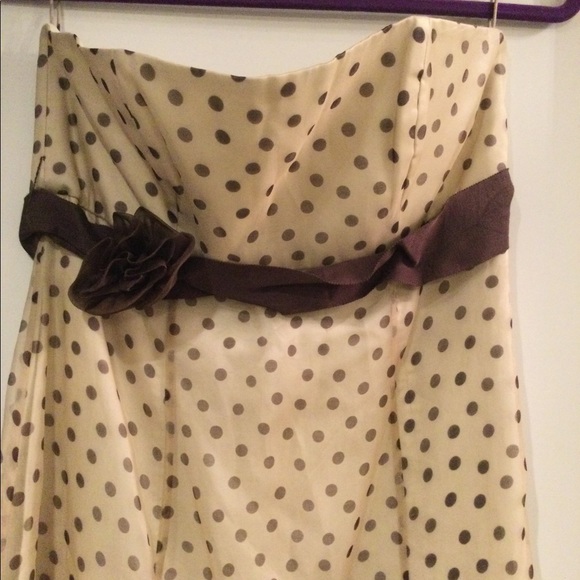 Long strapless dress in organza.Beige w/ brown polkadots.Spanish designer - Picture 4 of 4